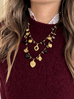 Collier double noir et breloques