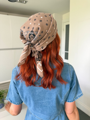 Foulard carré bandana taupe