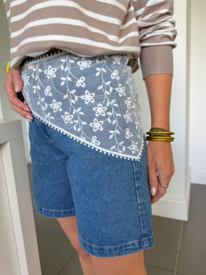 Triangle en dentelle