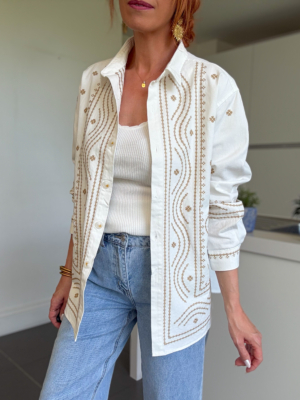 Beca veste blanche et broderies