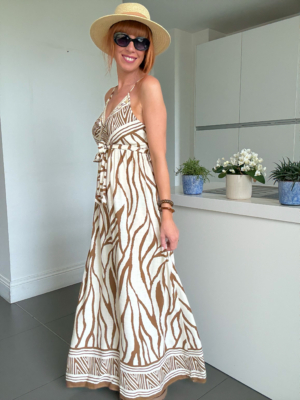 Louise robe camel et breloques