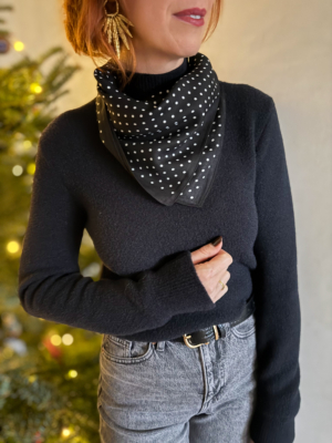 Carré imprimé pois noir