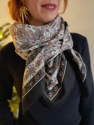 Grande écharpe carrée imprimé noir