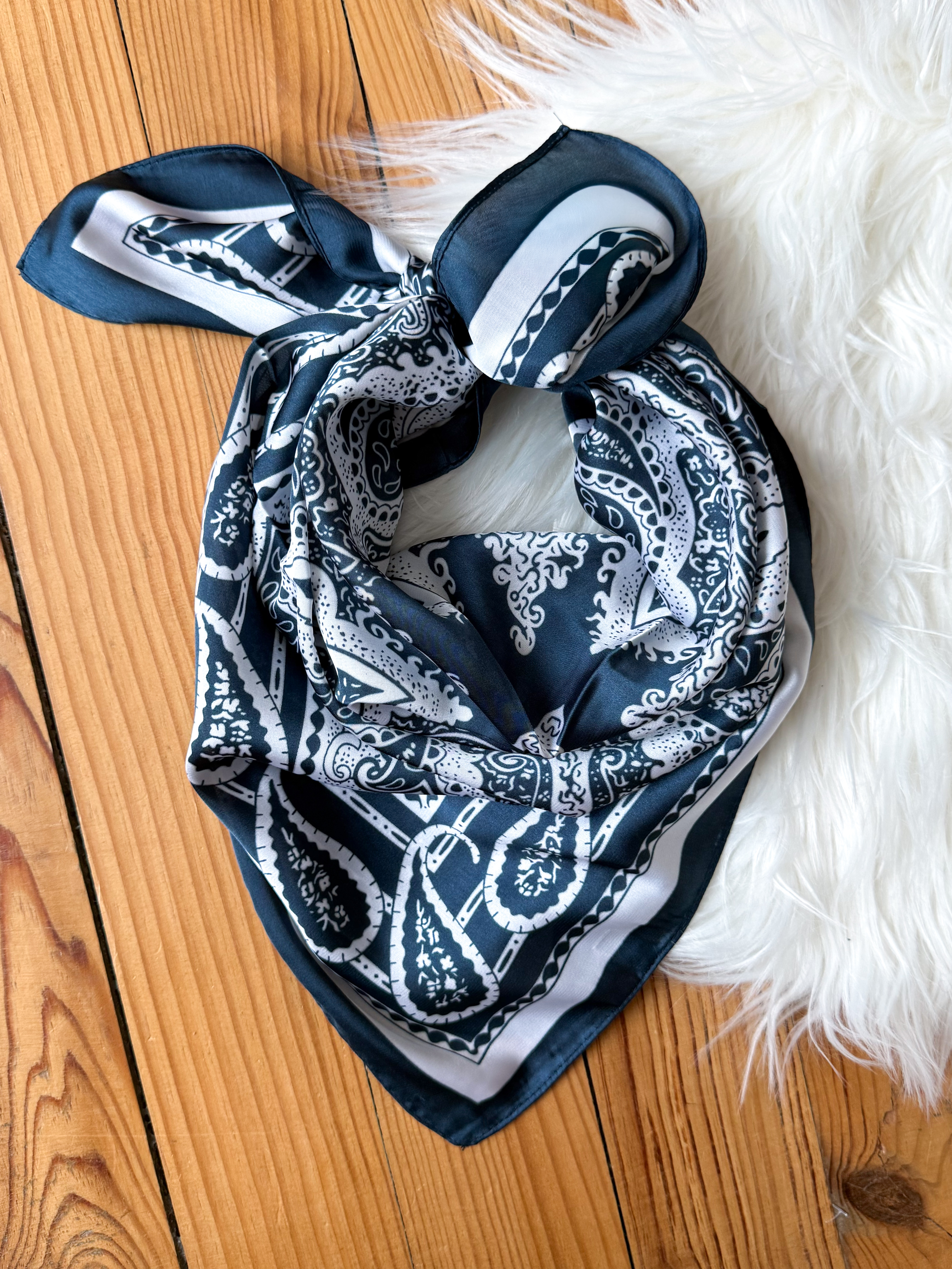 Foulard soyeux marine