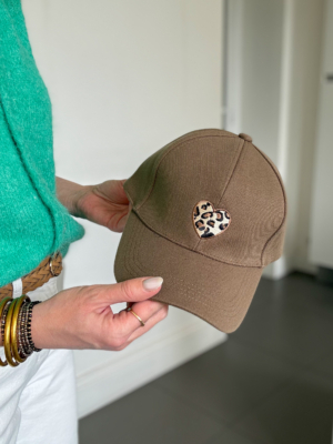 Casquette cœur taupe