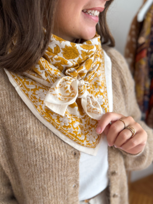 Grand foulard création SERENA ocre