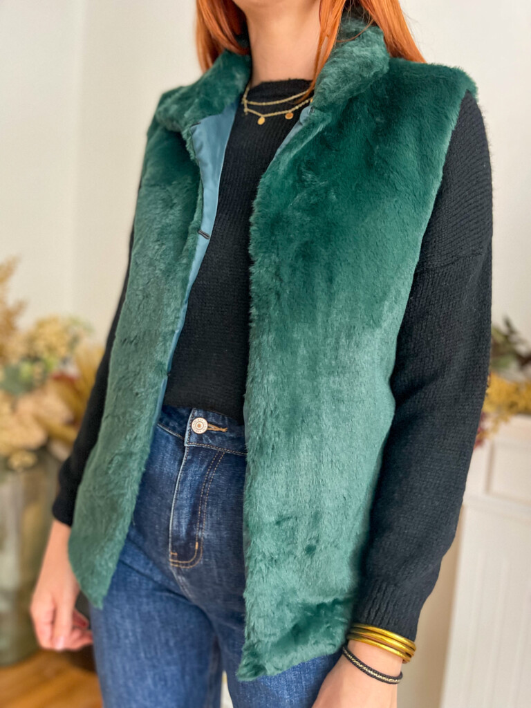 Fausse fourrure sans manche vert foncé