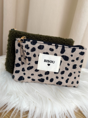 Pochette taupe "BISOU"