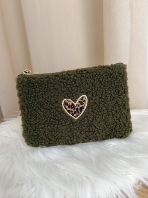 Pochette bouclette kaki coeur léopard